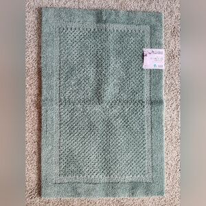 NWT, Purely Indulgent Green Water Bath Mat, 24x36